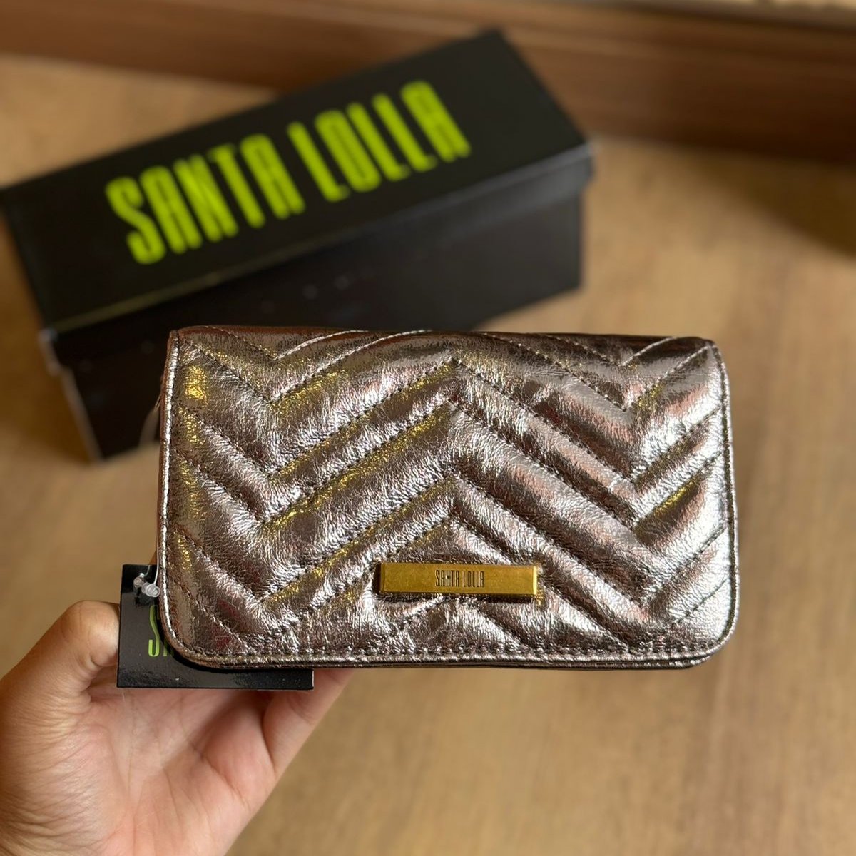 Bolsa Santa Lolla Metalizada Crinkle Alça Transversal