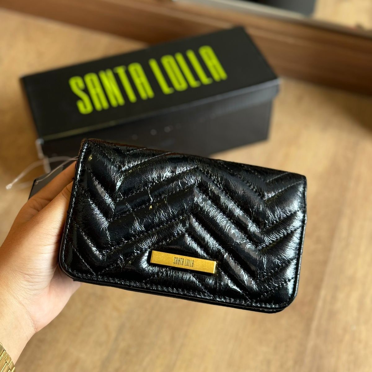 Bolsa Santa Lolla Metalizada Crinkle Alça Transversal