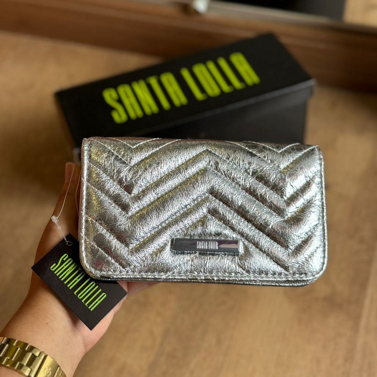 Bolsa Santa Lolla Metalizada Crinkle Alça Transversal